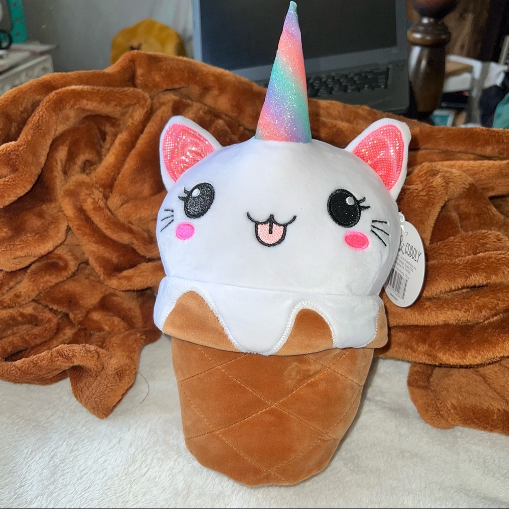 Cute & Cuddly “Ice Creamicat” Plush! For ages 3+ brand new with tags!